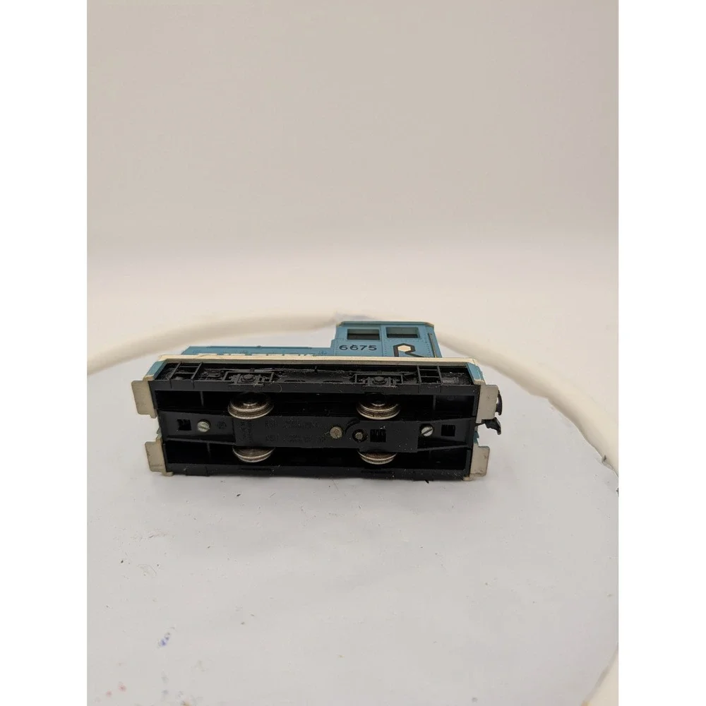 Mehano Vintage Rock Island The Rock 6675 HO Scale Diesel Locomotive Blue White